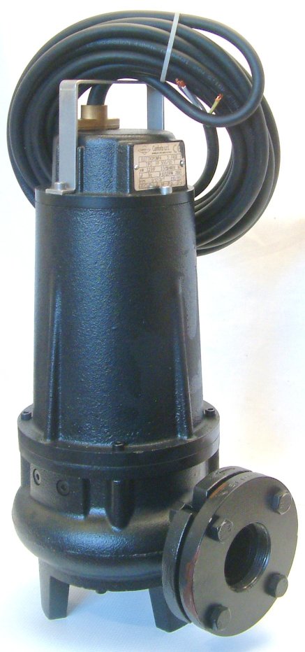 Pompa submersibila de drenaj Conforto FP 300/50 T construita pentru evacuarea apelor curate sau murdare cu continut de particule solide (max. 45mm), avand substante chimice compatibile cu materialele din care este realizata pompa.  Pompa de drenaj mod. FP 300/50 T cu urmatoarele caracteristici:  	-trifazic 2,2kW - 400V – 5,2A  	-dotat cu cablu din cauciuc 10m  	-diametru max. pasaj particule solide 45mm  	-inaltime maxima de ridicare 12 m  cu 5,1 m3/h  	-debit maxim 48,6 m3/h  la 1 m 	-paleta tip vortex retras din fonta 	-greutate 37Kg  	-iesire flansa DN 50 cu filet interior 2” 